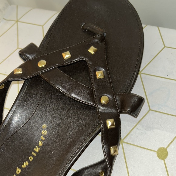 Brown thong sandals - Picture 4 of 4
